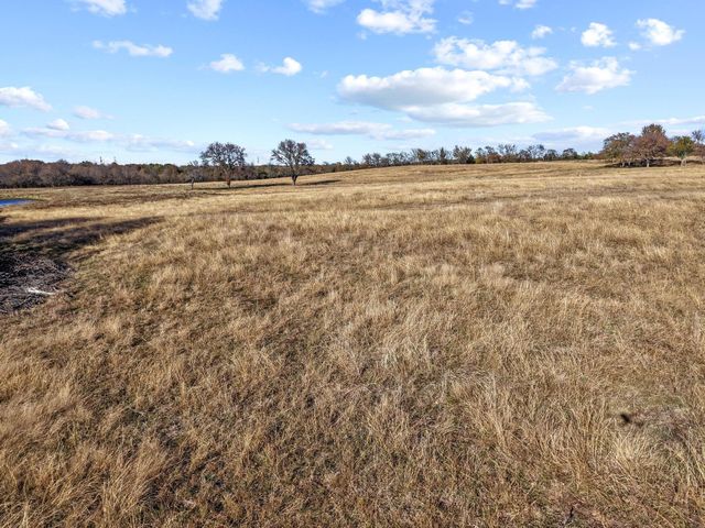 602 N Water Street FM1752, Savoy, TX 75479