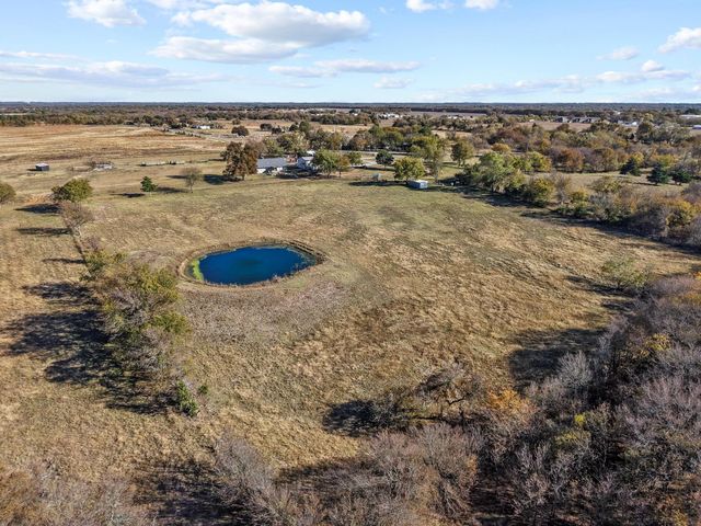 602 N Water Street FM1752, Savoy, TX 75479