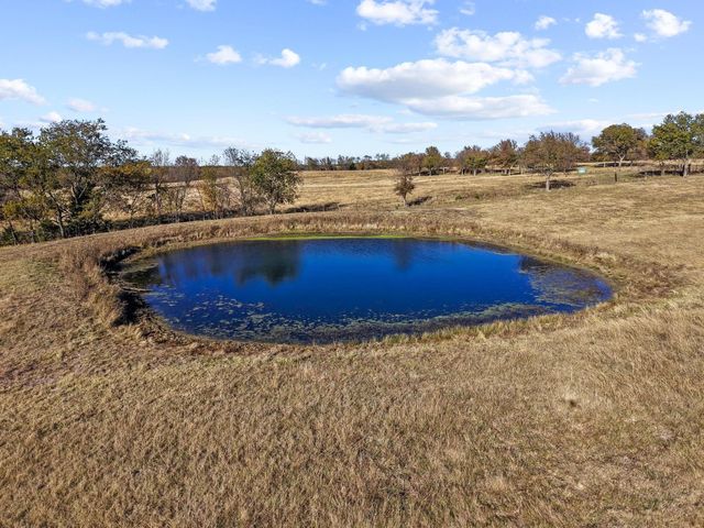 602 N Water Street FM1752, Savoy, TX 75479