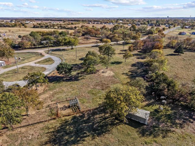 602 N Water Street FM1752, Savoy, TX 75479