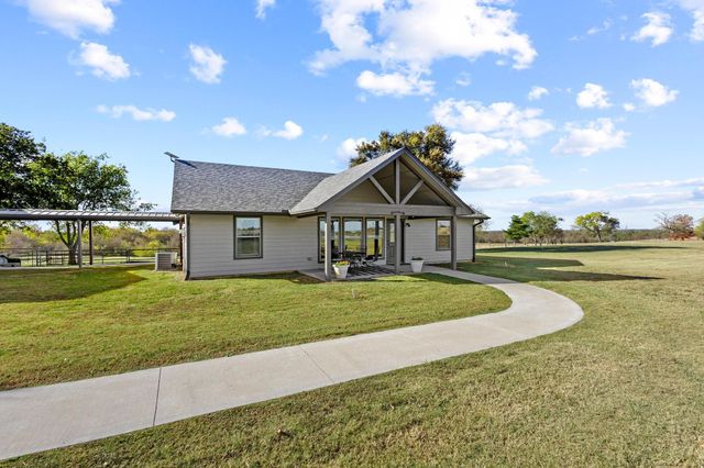 602 N Water Street FM1752, Savoy, TX 75479