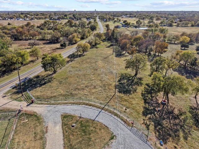 602 N Water Street FM1752, Savoy, TX 75479