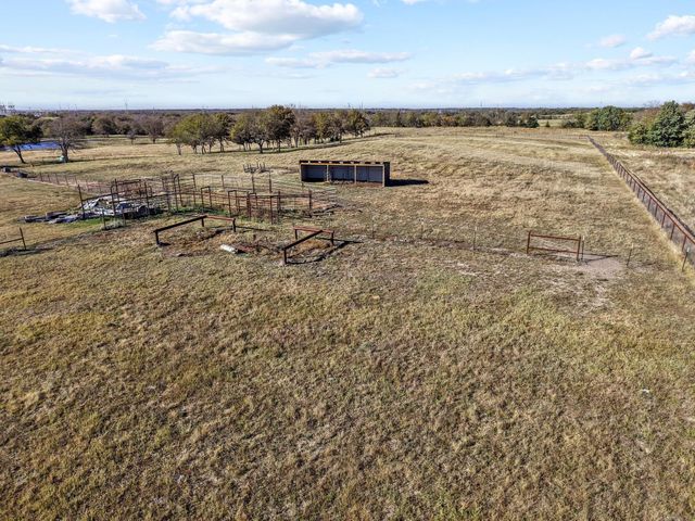 602 N Water Street FM1752, Savoy, TX 75479