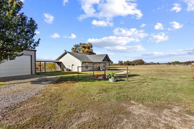 602 N Water Street FM1752, Savoy, TX 75479