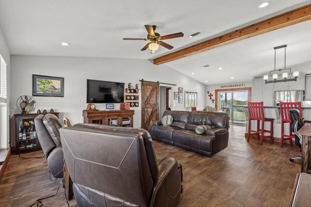 602 N Water Street FM1752, Savoy, TX 75479