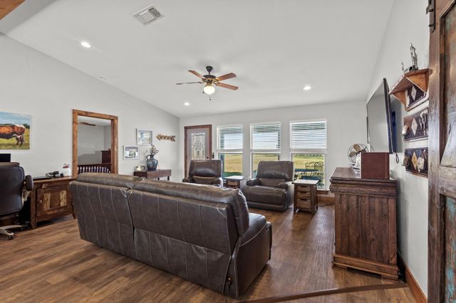 602 N Water Street FM1752, Savoy, TX 75479