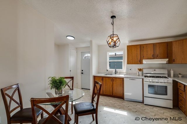 407 SOUTH FORK RD, Cheyenne, WY 82007
