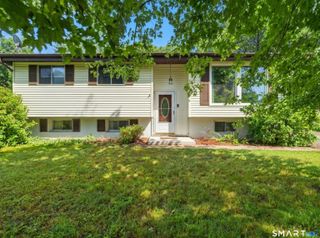6 Pennywise Lane, Ledyard, CT 06339