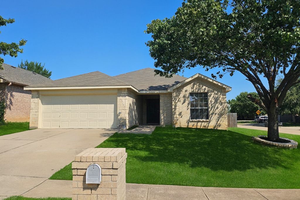 4937 Spur Ridge Court, Fort Worth, TX 76244