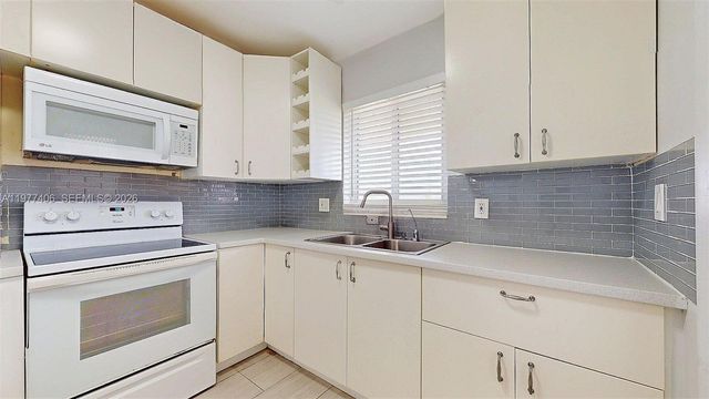 5300 Washington Street D303, Hollywood, FL 33021