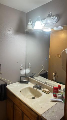 821 S Cedar Avenue S, Fresno, CA 93702