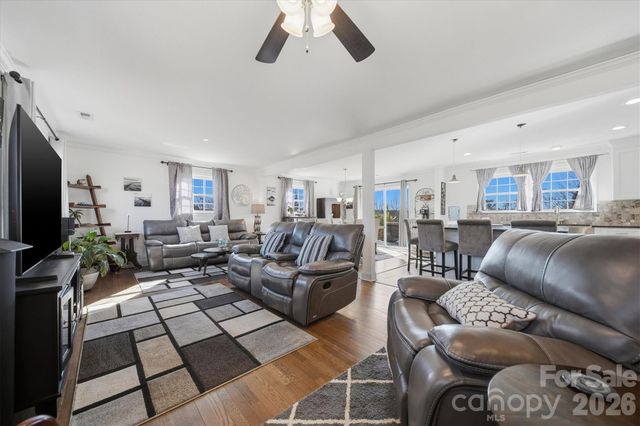 6719 Lakeview Terrace, Hickory, NC 28601