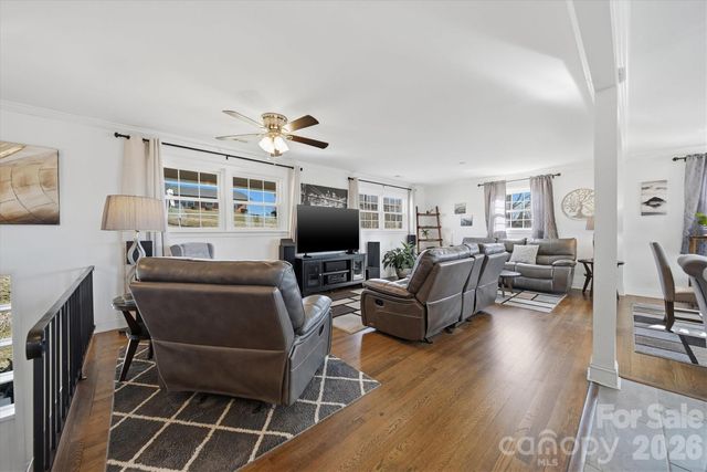 6719 Lakeview Terrace, Hickory, NC 28601