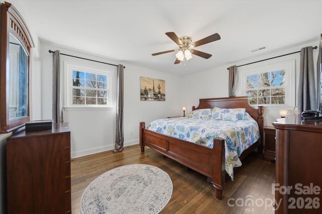 6719 Lakeview Terrace, Hickory, NC 28601