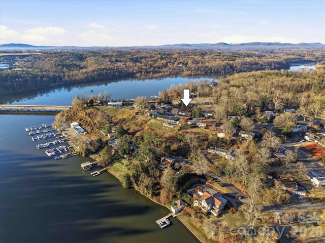 6719 Lakeview Terrace, Hickory, NC 28601