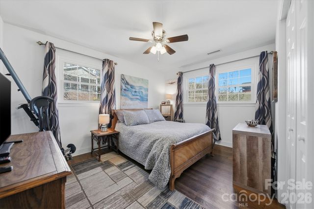 6719 Lakeview Terrace, Hickory, NC 28601