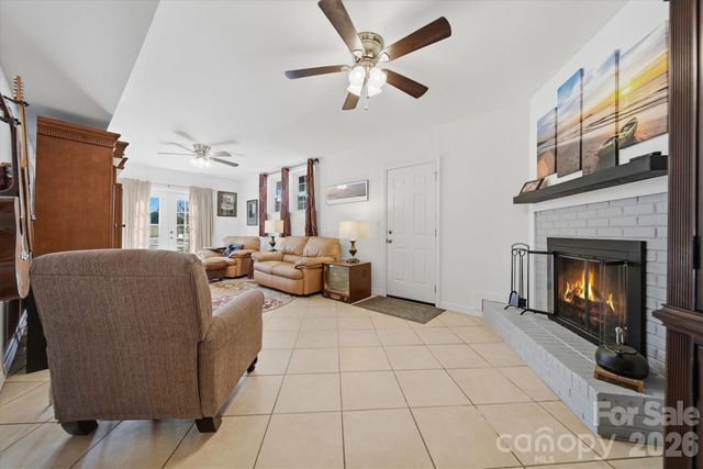 6719 Lakeview Terrace, Hickory, NC 28601