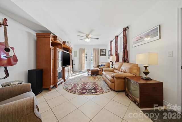 6719 Lakeview Terrace, Hickory, NC 28601