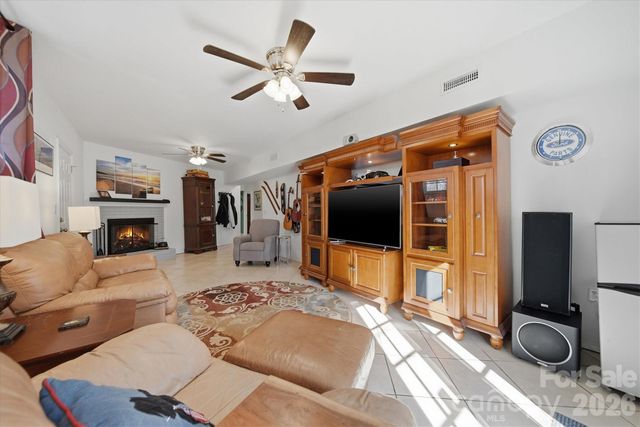 6719 Lakeview Terrace, Hickory, NC 28601