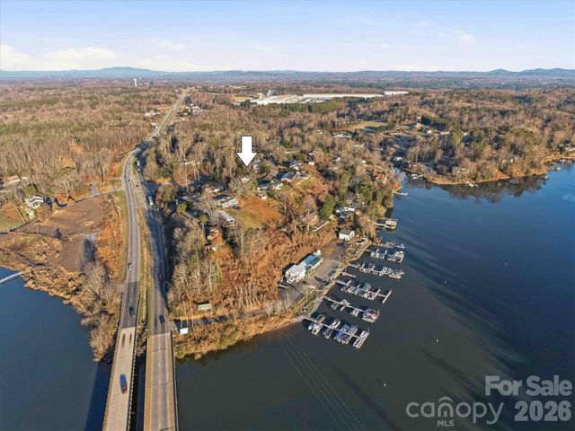 6719 Lakeview Terrace, Hickory, NC 28601