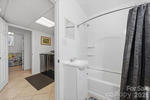 6719 Lakeview Terrace, Hickory, NC 28601