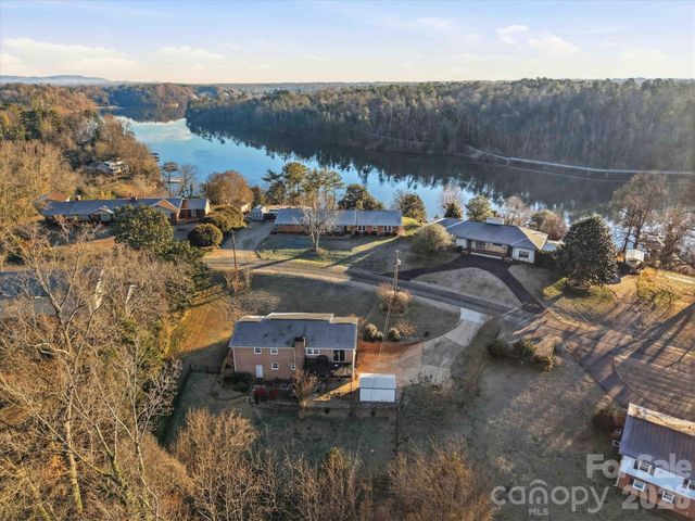 6719 Lakeview Terrace, Hickory, NC 28601