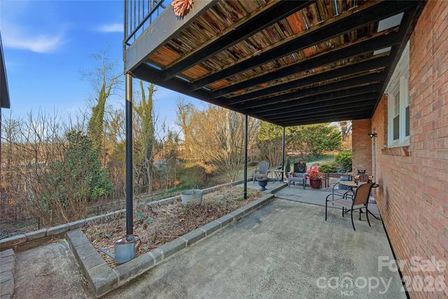 6719 Lakeview Terrace, Hickory, NC 28601