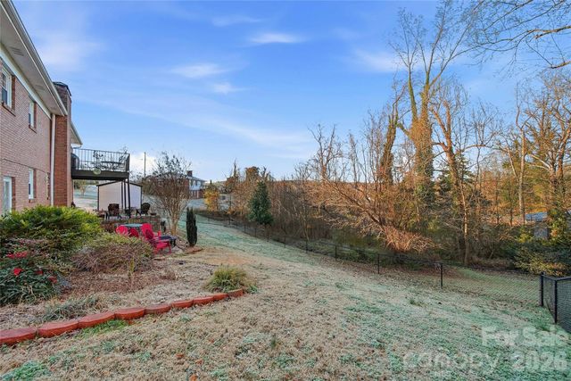 6719 Lakeview Terrace, Hickory, NC 28601