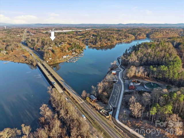 6719 Lakeview Terrace, Hickory, NC 28601