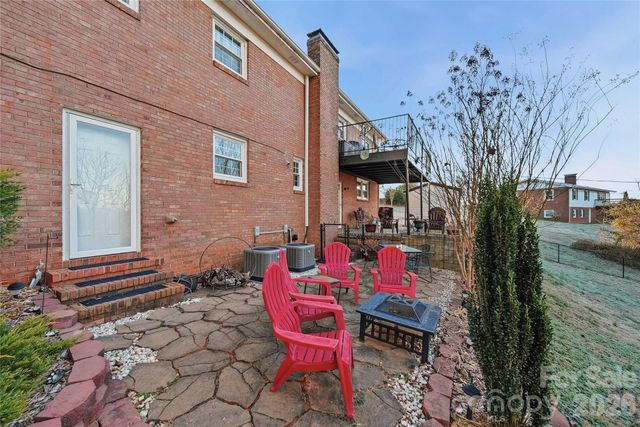 6719 Lakeview Terrace, Hickory, NC 28601