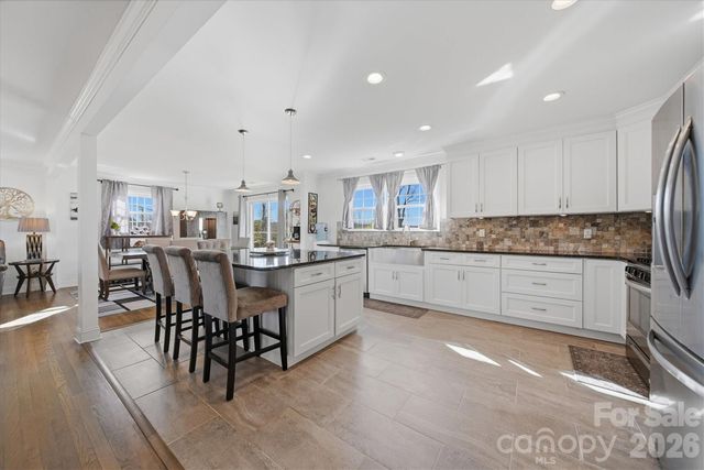 6719 Lakeview Terrace, Hickory, NC 28601