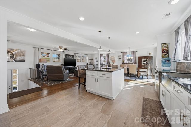 6719 Lakeview Terrace, Hickory, NC 28601