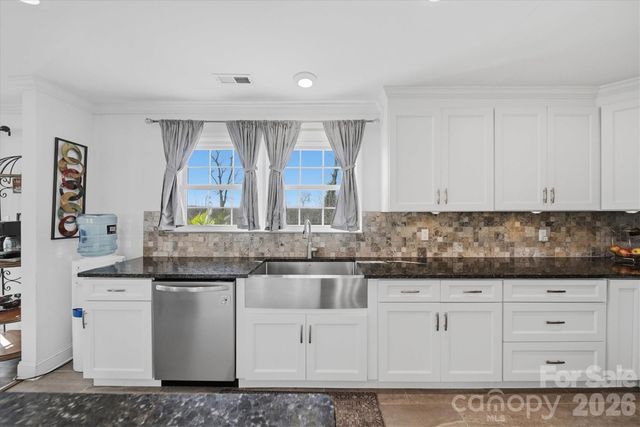 6719 Lakeview Terrace, Hickory, NC 28601