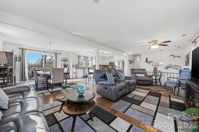 6719 Lakeview Terrace, Hickory, NC 28601