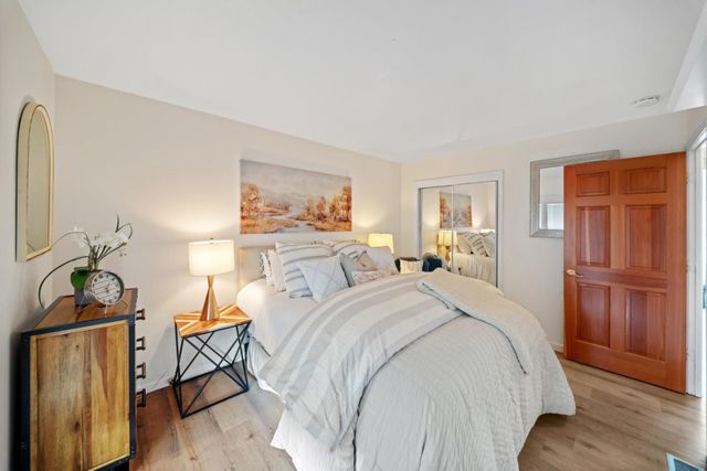 1050 Yosemite Dr, Pacifica, CA 94044