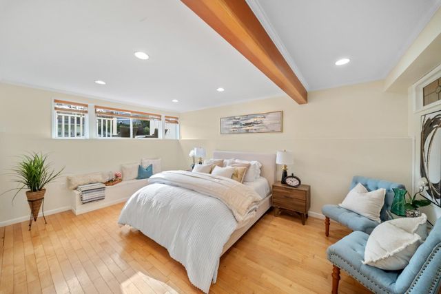 1050 Yosemite Dr, Pacifica, CA 94044