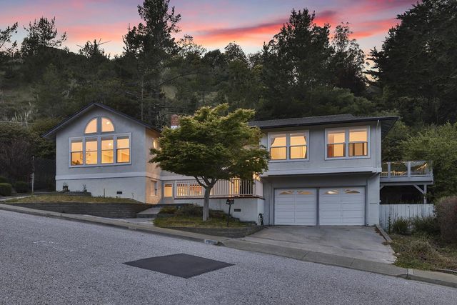 1050 Yosemite Dr, Pacifica, CA 94044