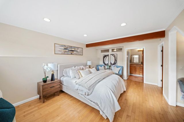 1050 Yosemite Dr, Pacifica, CA 94044