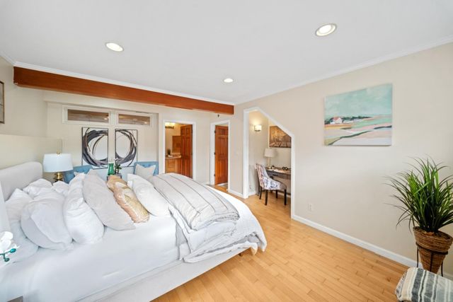 1050 Yosemite Dr, Pacifica, CA 94044