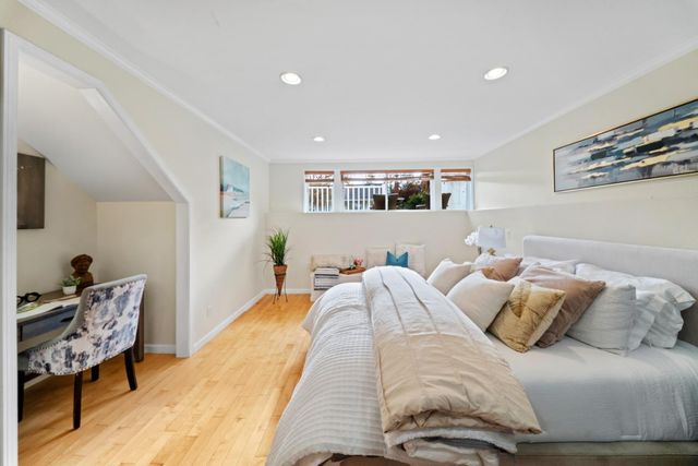 1050 Yosemite Dr, Pacifica, CA 94044