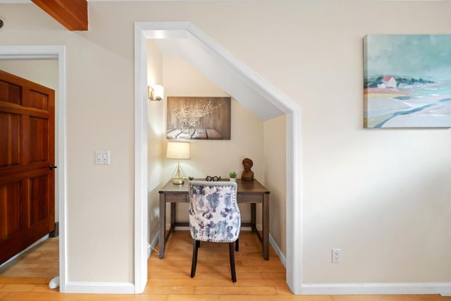 1050 Yosemite Dr, Pacifica, CA 94044