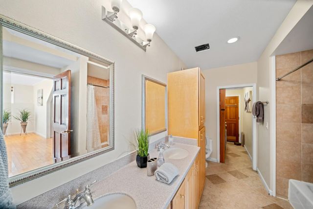 1050 Yosemite Dr, Pacifica, CA 94044