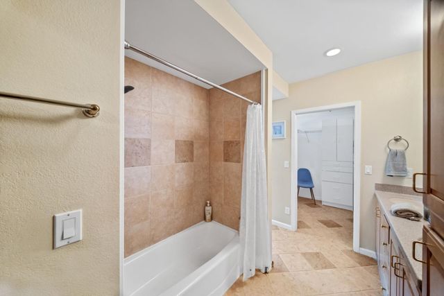 1050 Yosemite Dr, Pacifica, CA 94044