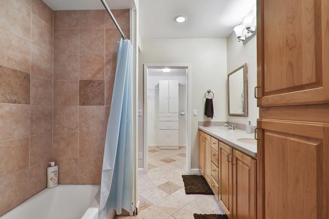 1050 Yosemite Dr, Pacifica, CA 94044