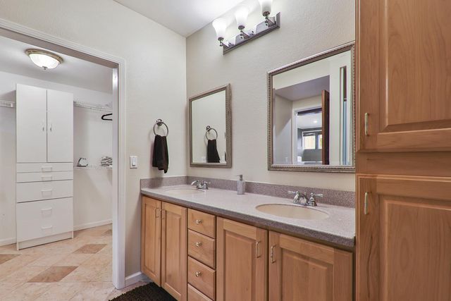 1050 Yosemite Dr, Pacifica, CA 94044