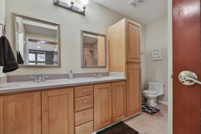 1050 Yosemite Dr, Pacifica, CA 94044