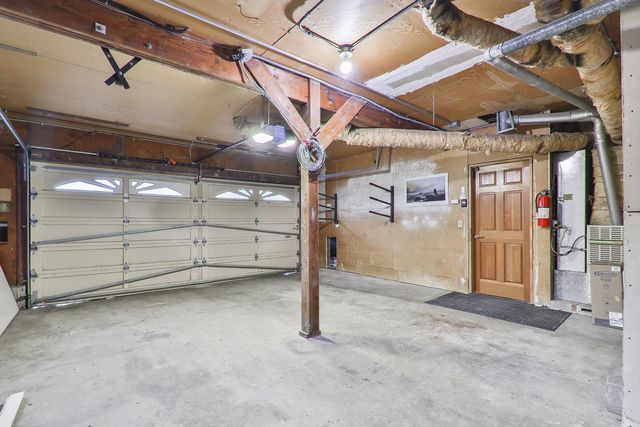 1050 Yosemite Dr, Pacifica, CA 94044