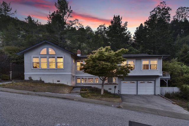 1050 Yosemite Dr, Pacifica, CA 94044