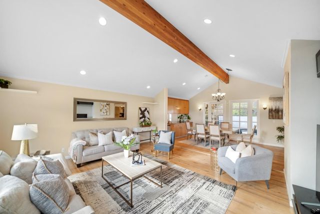 1050 Yosemite Dr, Pacifica, CA 94044