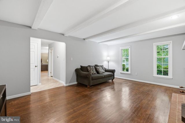 8900 QUEEN ELIZABETH BLVD, Annandale, VA 22003
